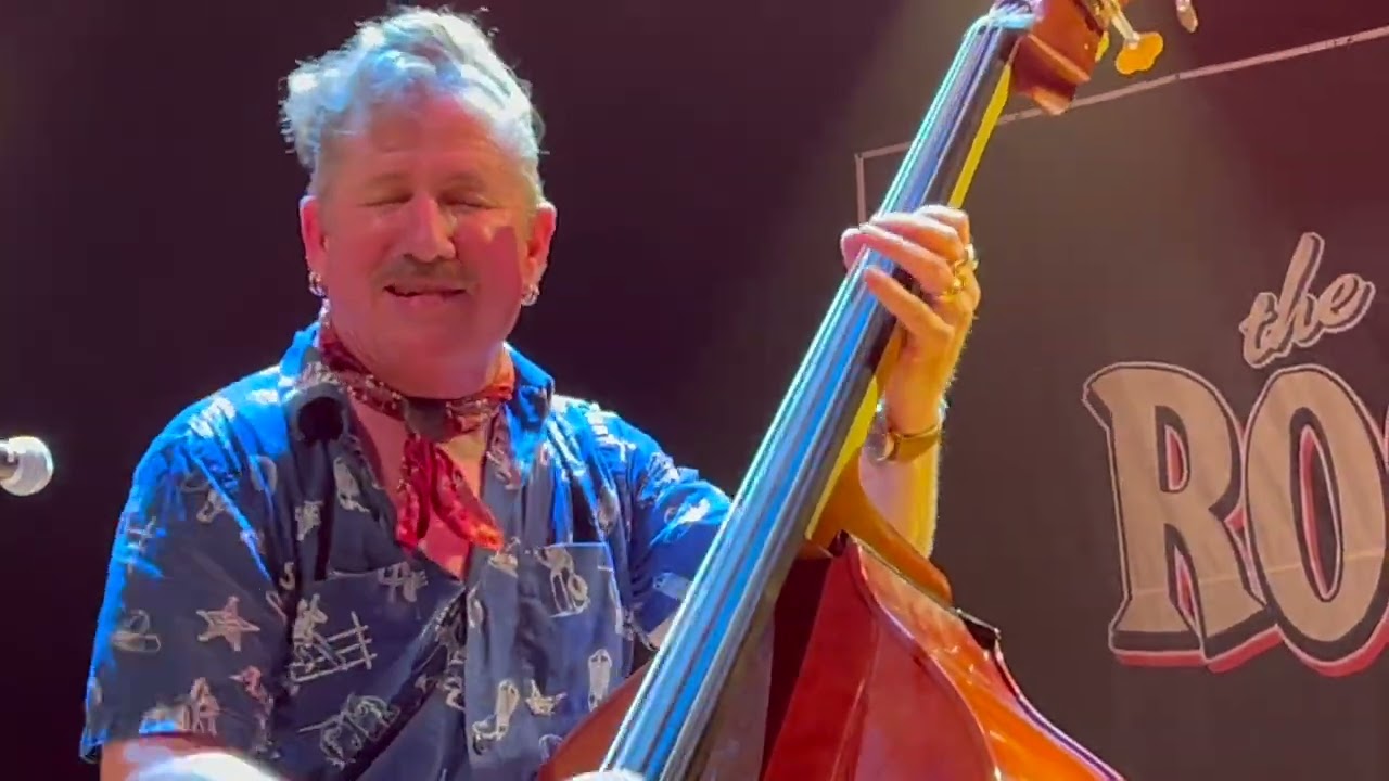 Lee Rocker en Rockin Race Jamboree