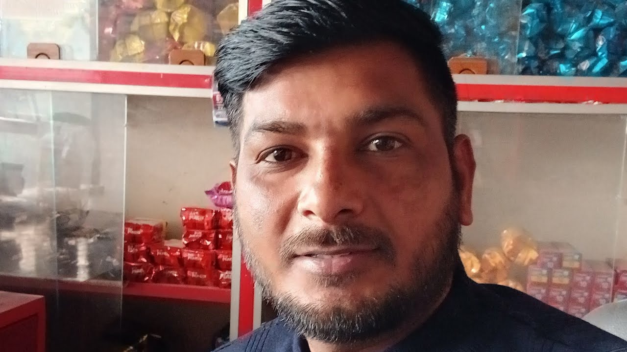 Dukan pr baitha hu😁🙏