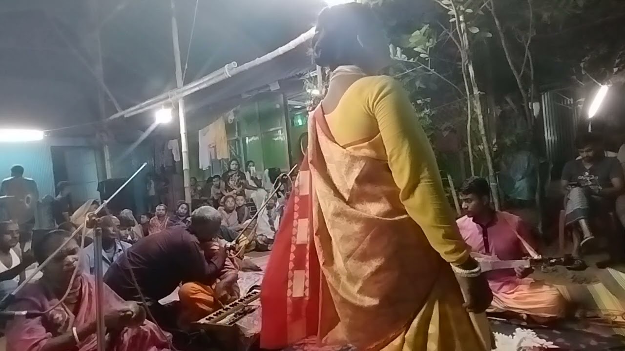 নোয়াখালীর বিখ্যাত রামায়ণ কীর্তনীয়া ঝর্ণা সরকার ও হরিকমল সরকারের কীর্তন। যোগাযোগঃ০১৮১৫০০৯৬৩২