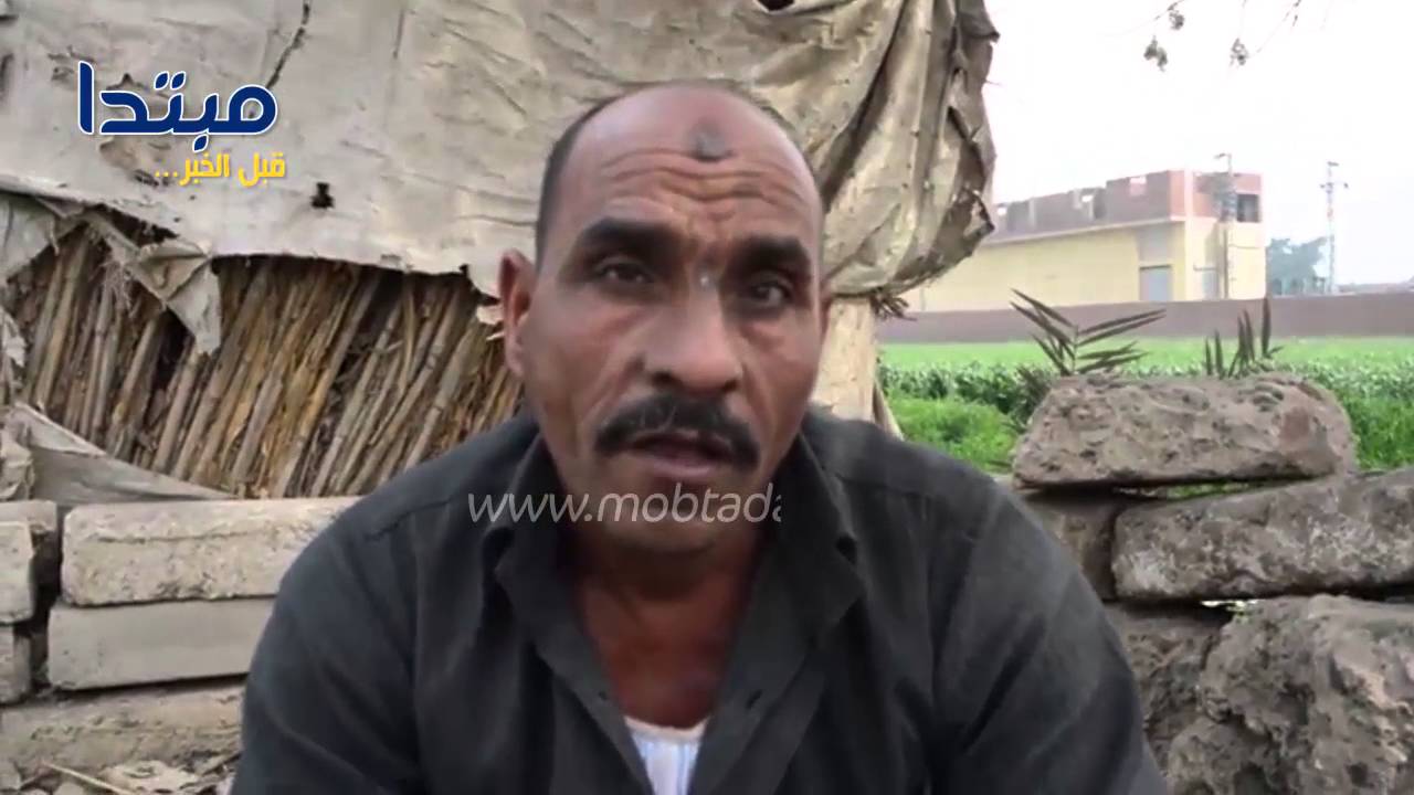 أصحاب جرارات «الكسح» فى قلما.. «عايزينها تبقى قذرة