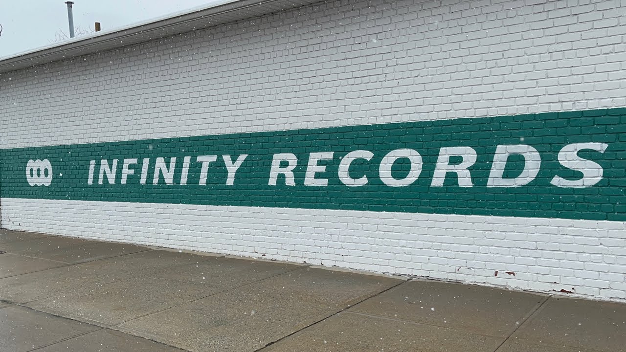 Ed @ Infinity Records. Lot’s of ELVIS PRESLEY RECORDS. A LOOK AT THE HONEY HOLE. The King's Court