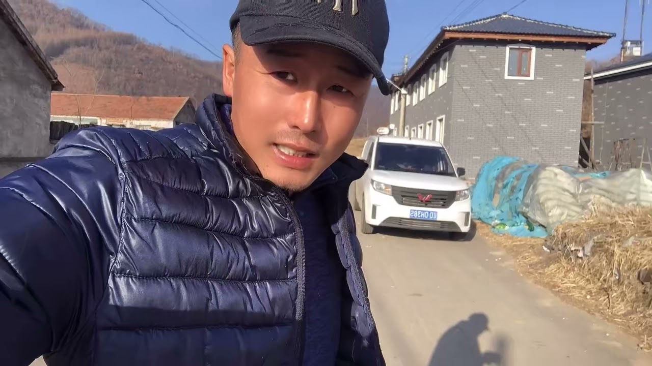 东北满族县里的朝族村，距离朝鲜边境200多里地，跟朝族大爷唠会