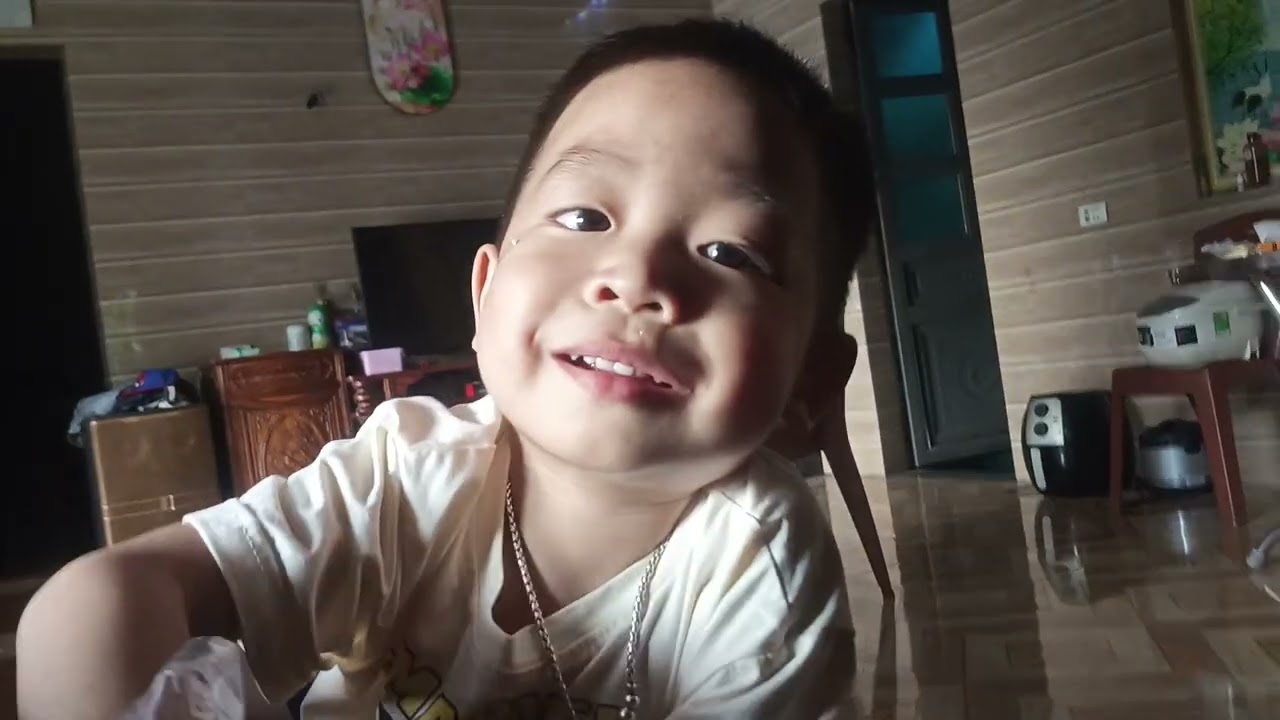 Gấu ở nhà một mình 