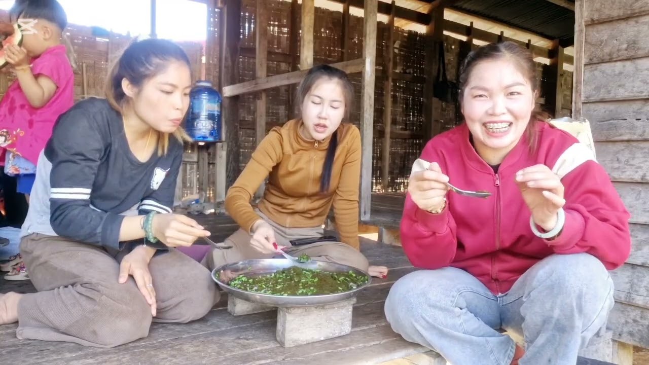 ชุมแชวกินวุ้นหมูน้อย