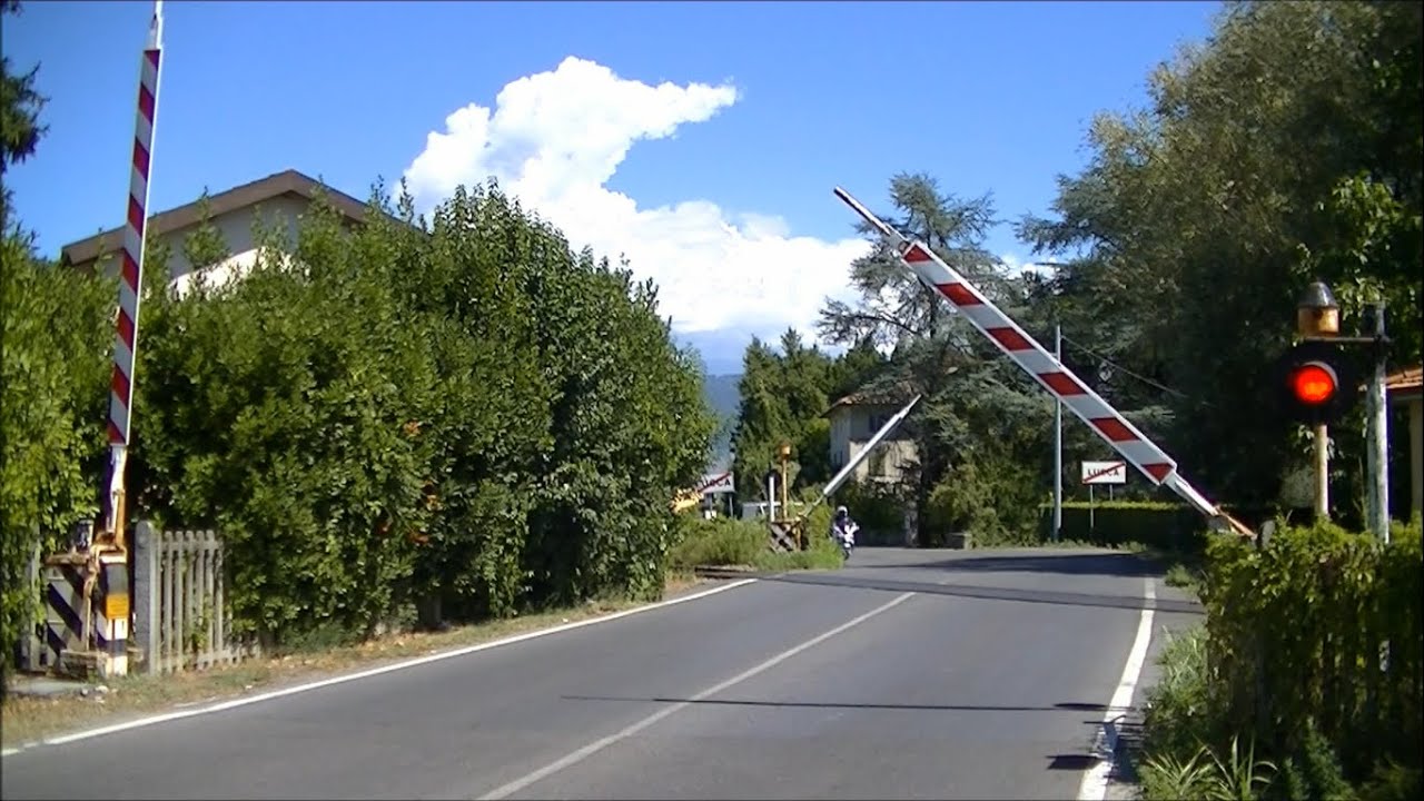Spoorwegovergang Lucca (I) // Railroad crossing // Passaggio a livello