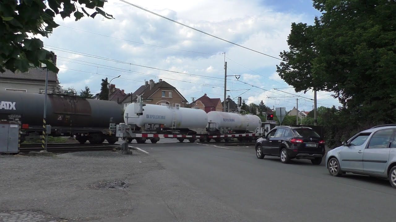 Železniční přejezd Lovosice město P2420