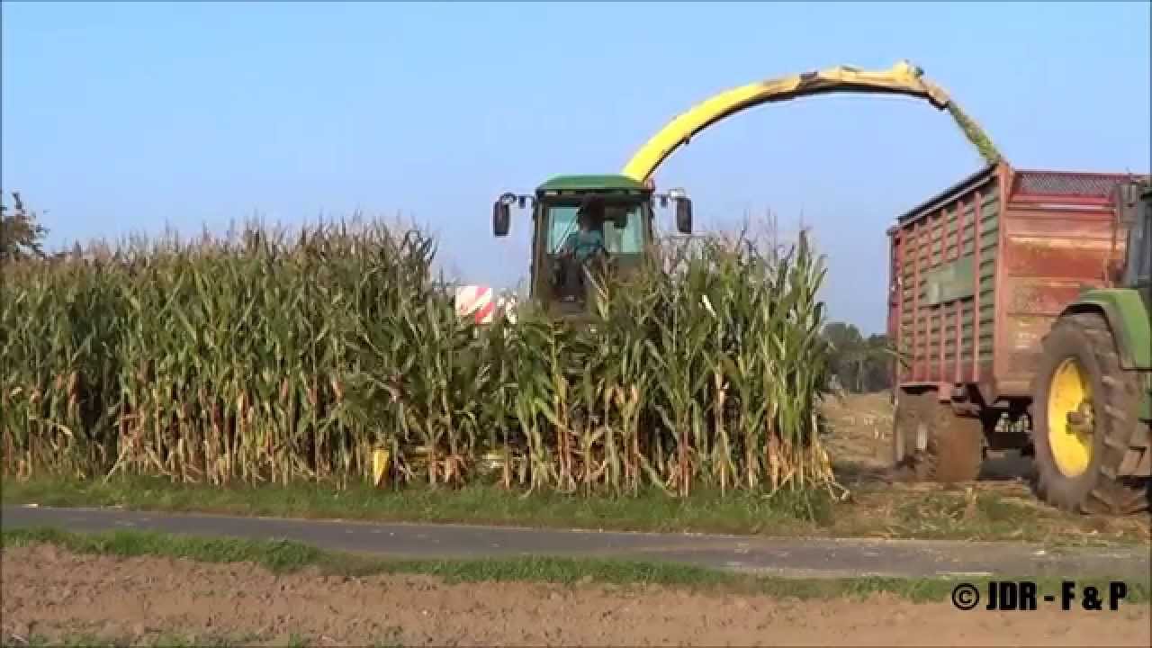 Maishäckseln mit John Deere 6850, rotem New Holland T6070, JD 7810, JD 7700