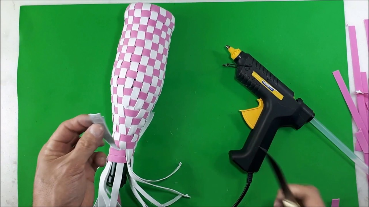 Garrafa com E.V.A estilo cestaria