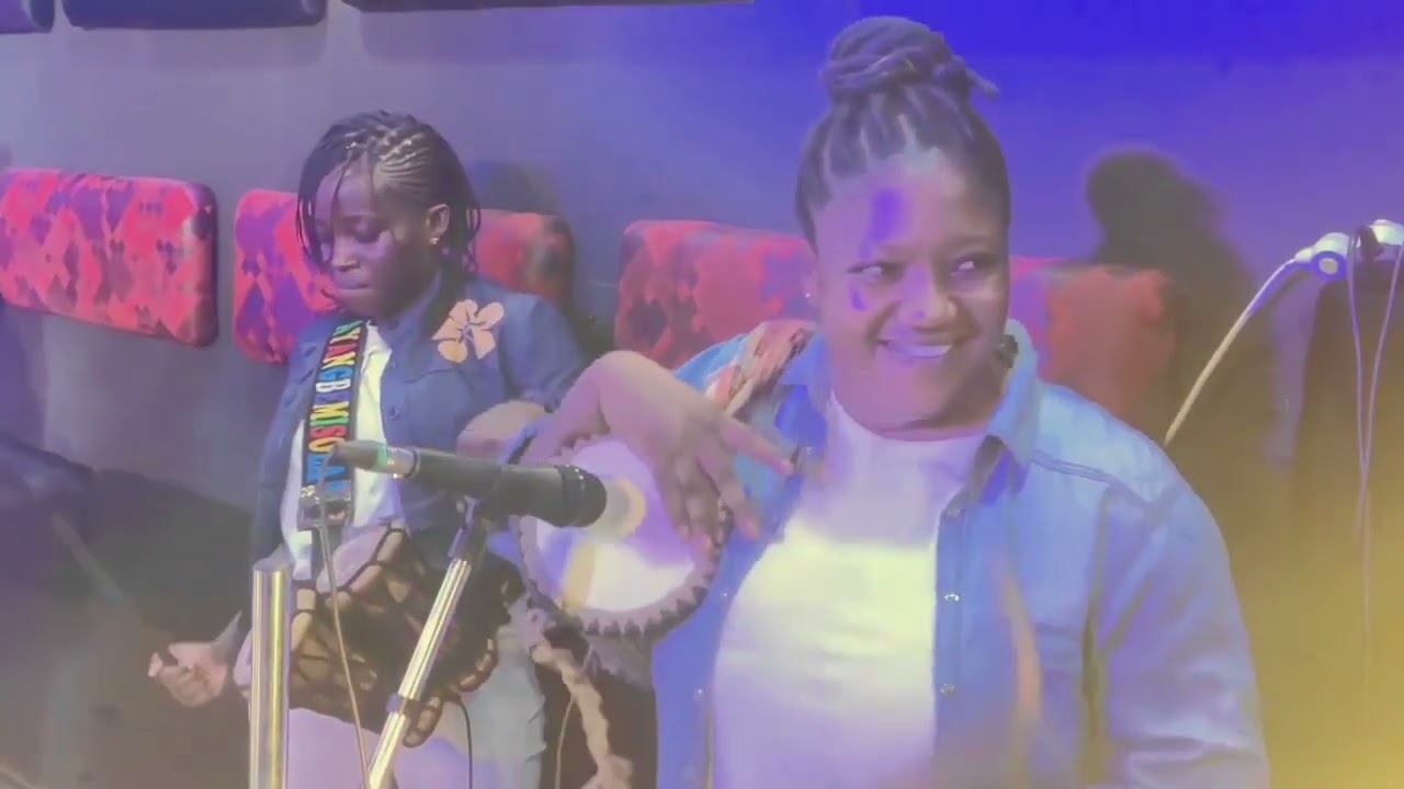 Power packed gospel praise session......watch till the end!!!