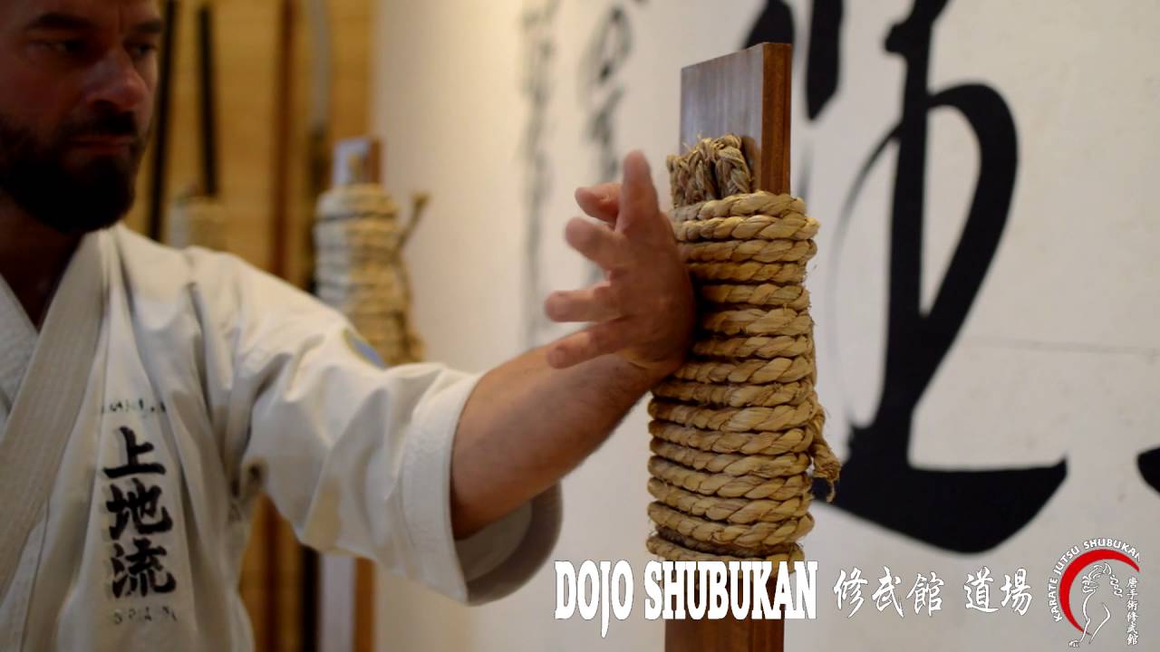 Técnicas de Uechi Ryu 上地流 en Makiwara 巻藁