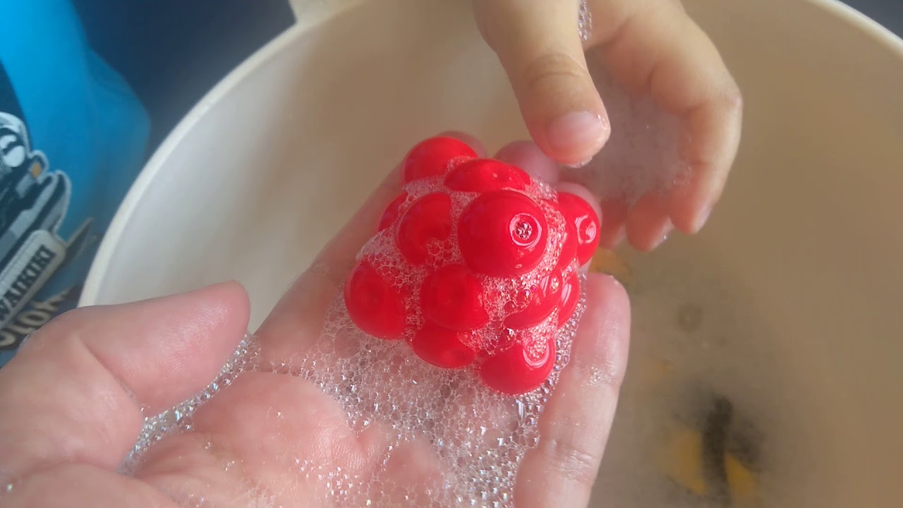 Köpüğün içine saklanmış oyuncakları bulduk