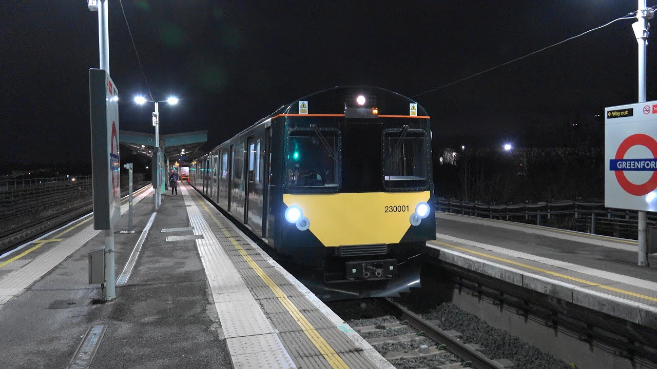 (4K) First Day in Service: GWR 230001 BEMU departs Greenford on 2G49 for West Ealing. 31.01.26