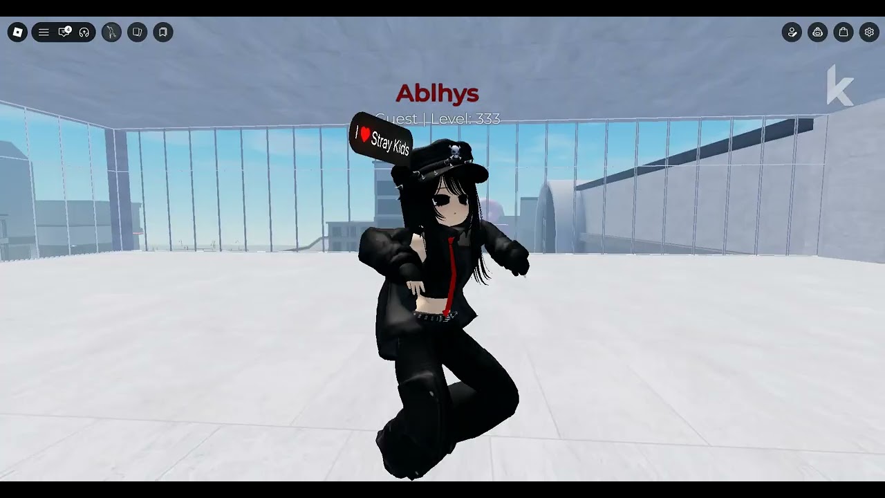 Baile musical en roblox De Stray kids.