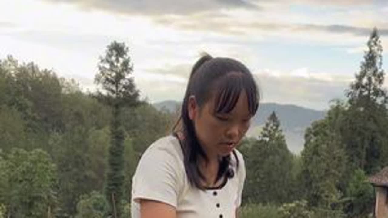 送幺姑下山去坐车他要回去#大山里的生活 #农村日常生活