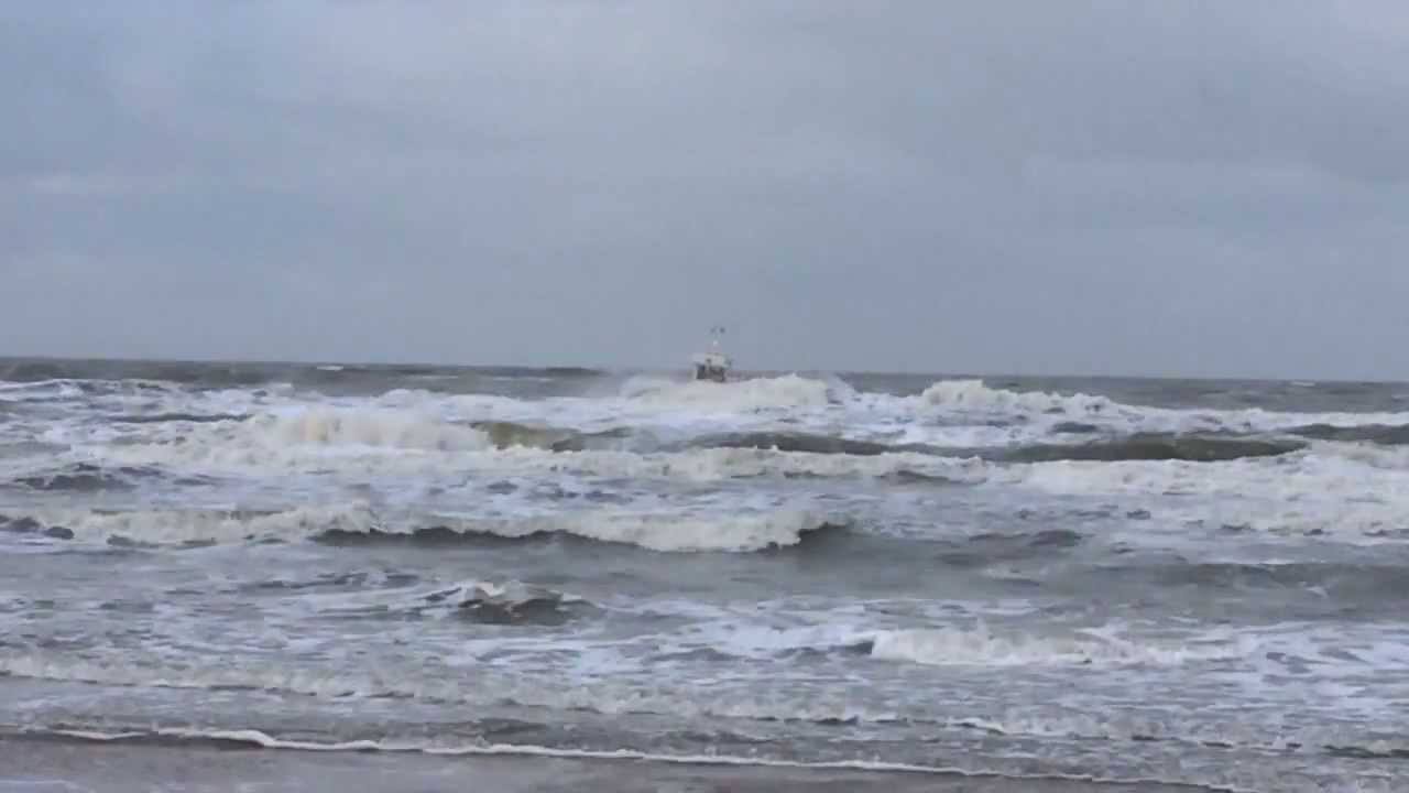 De reddingboot vaart uit - KNRM Egmond aan Zee