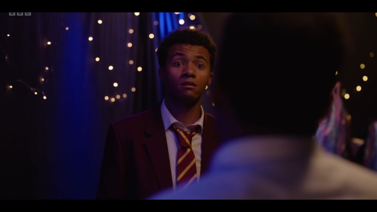 Waterloo Road - Dwayne Jackson punches Ashton Stone (S16E3)