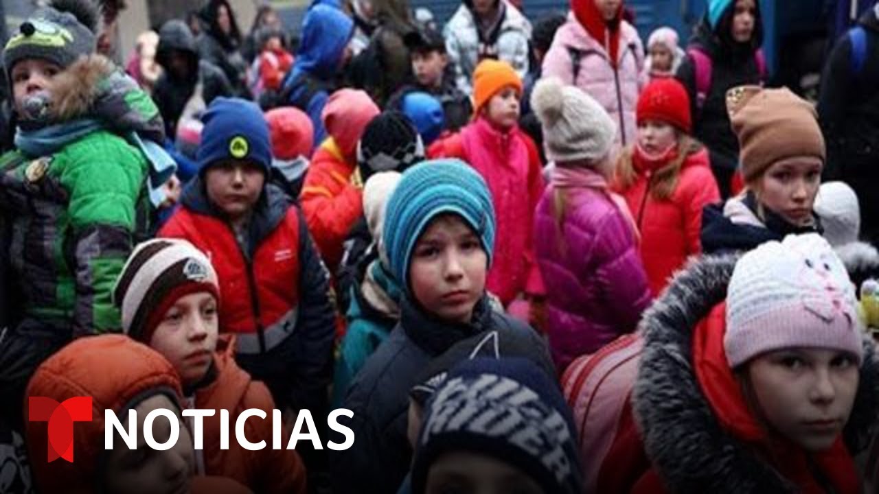 Dramático relato de directora de un orfanato que huyó de Ucrania con 215 niños | Noticias Telemundo