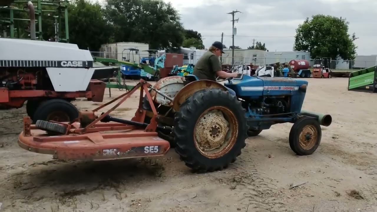 FORD 2000 TRACTOR For Sale