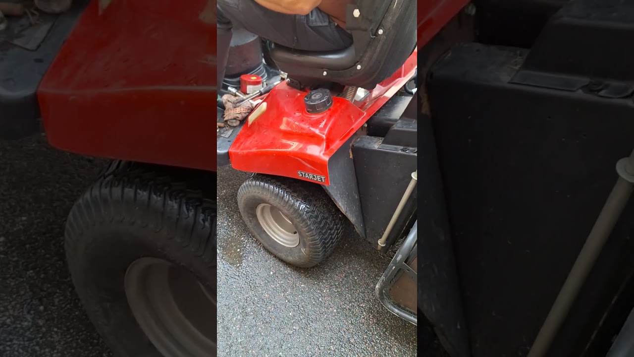 Garden tractor SECO Starjet P6 4x4 with high-lift basket dumping #shorts