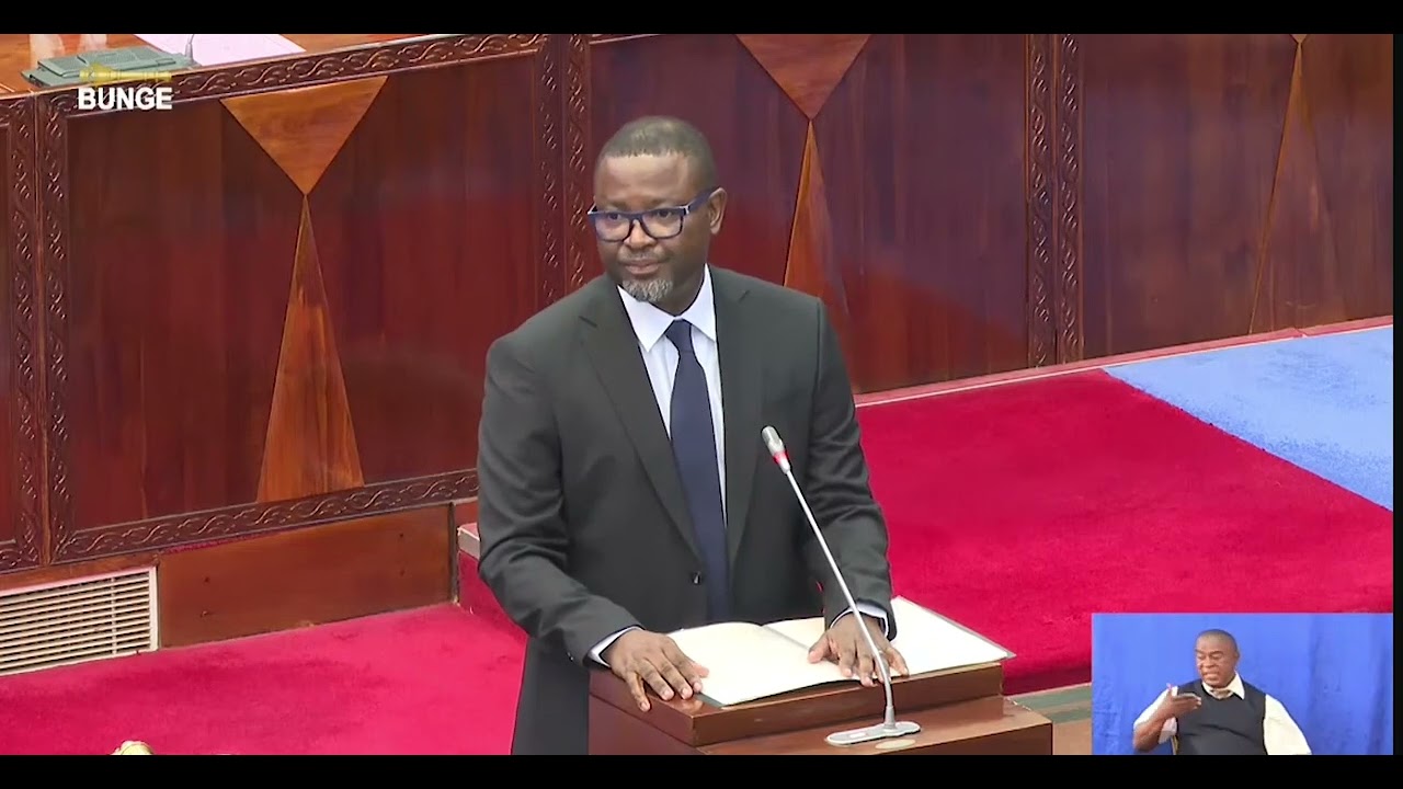 MWANASHERIA MKUU WA SERIKALI AKIWASILISHA HOJA YA SERIKALI YA BUNGE KUTHIBISHA UTEUZI WA WAZIRI MKUU