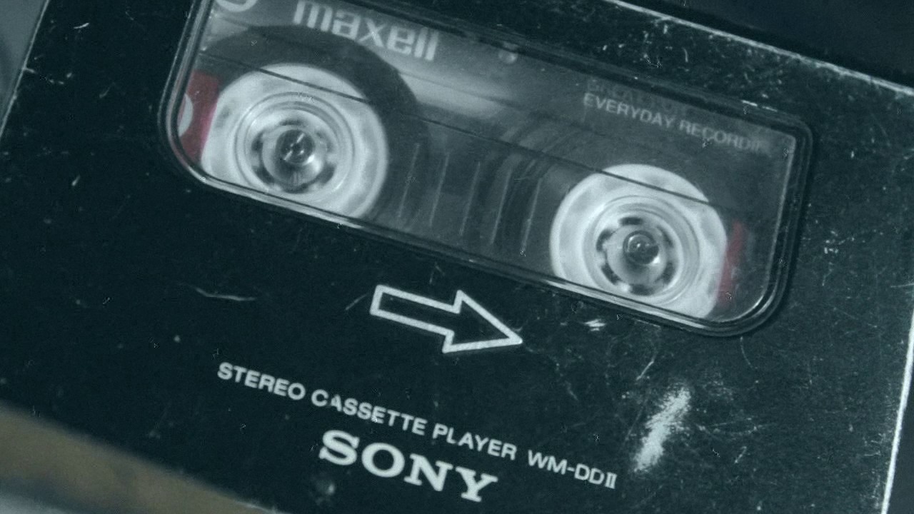Sony Walkman DD2 playing Iron Maiden - The Trooper