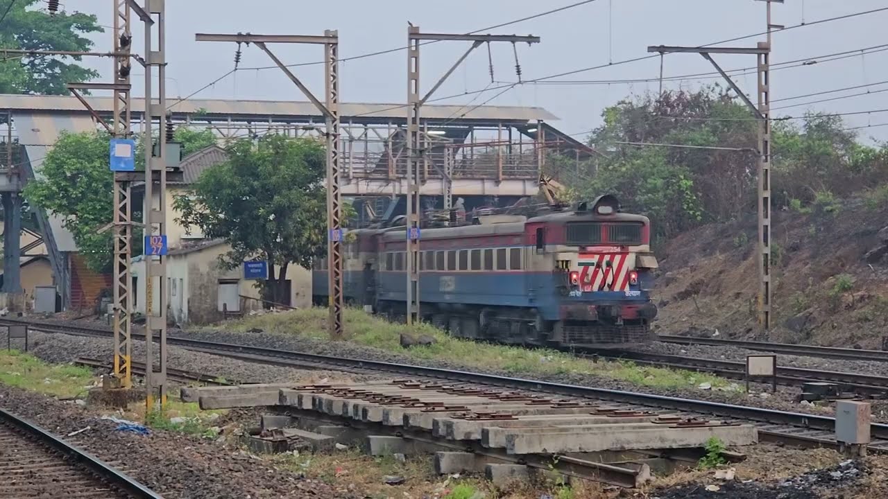 Indore Daund Exp at Palasdari Station