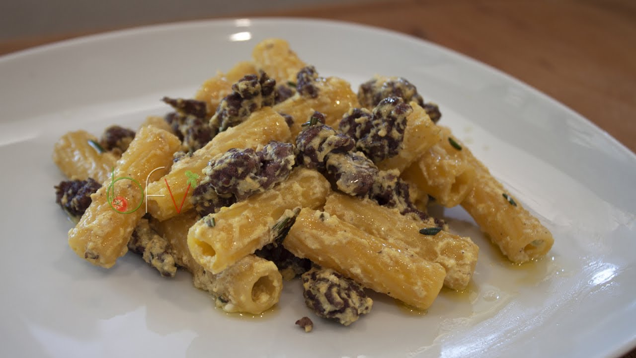 MACCHERONI RUSTICONI CON SALSICCIA E RICOTTA - Buono Facile Veloce