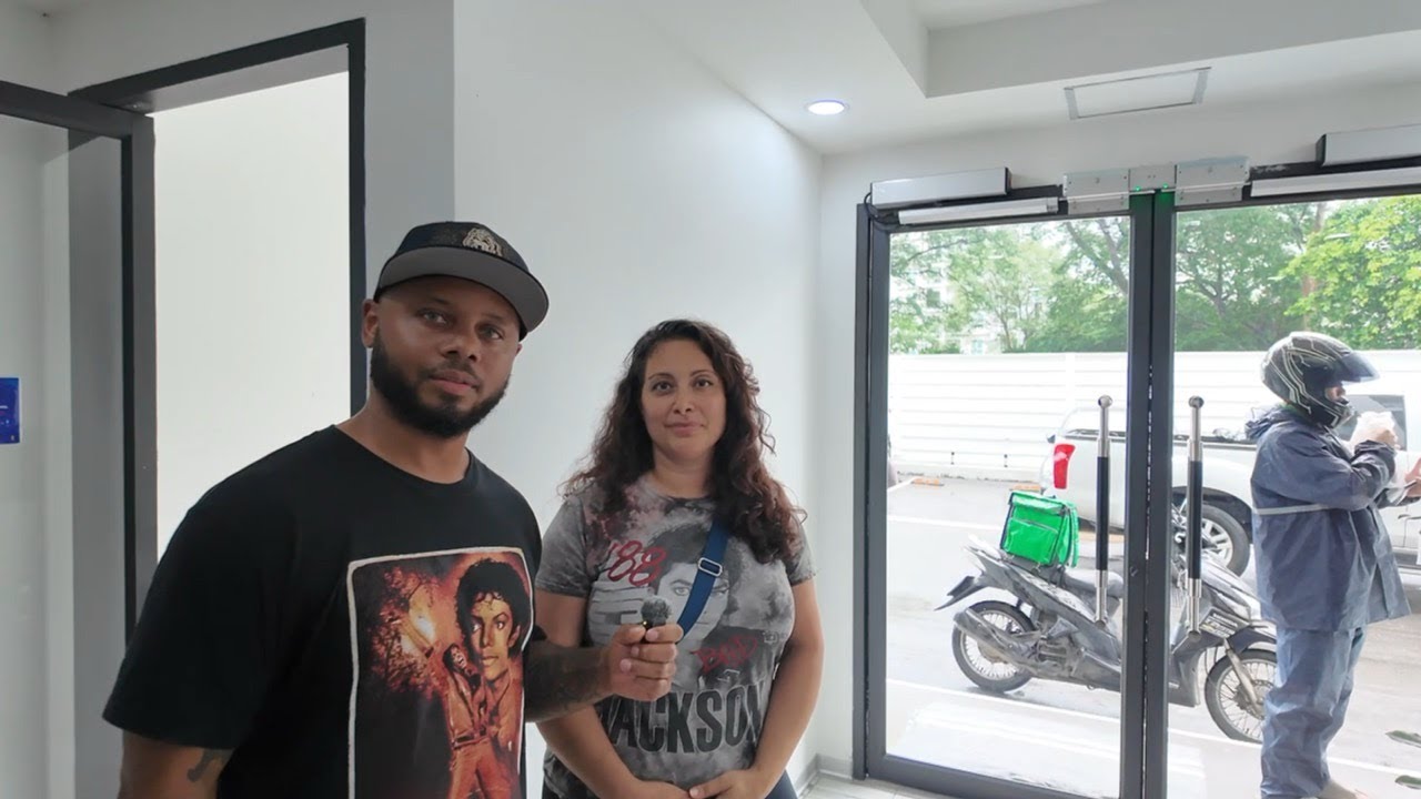 Detroit Couple Sells Everything Moves to Chiang Mai Thailand! Tour Their $400/Month Condo