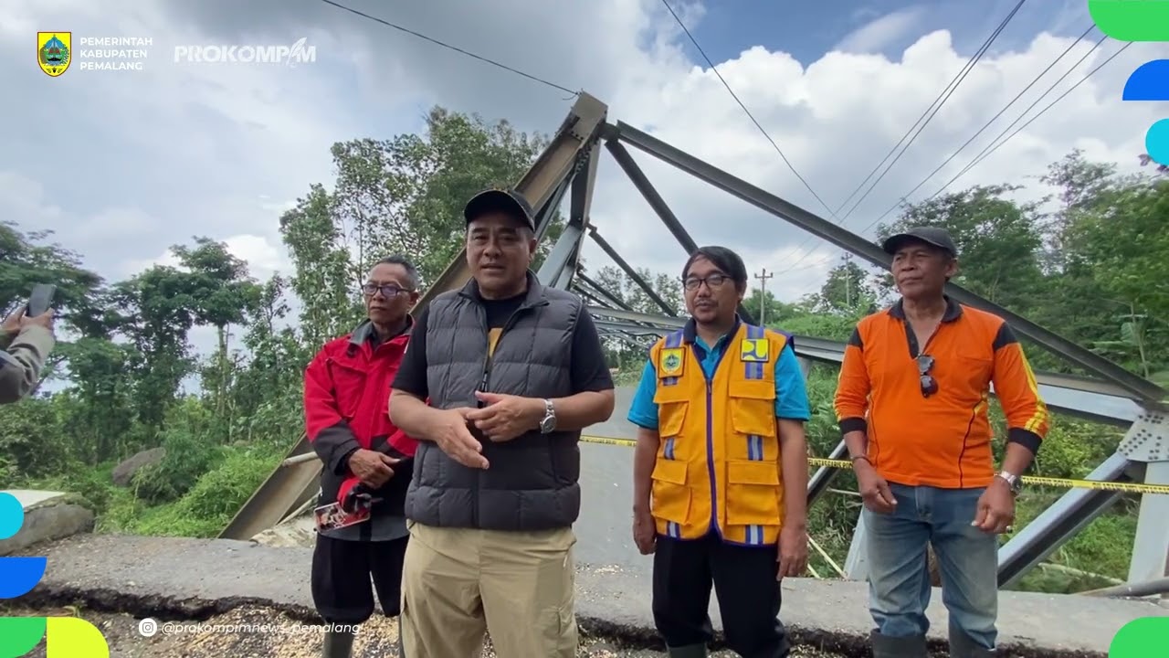 Tinjauan Jembatan Mendelem Runtuh Penghubung Desa Semingkir - Majakerta.