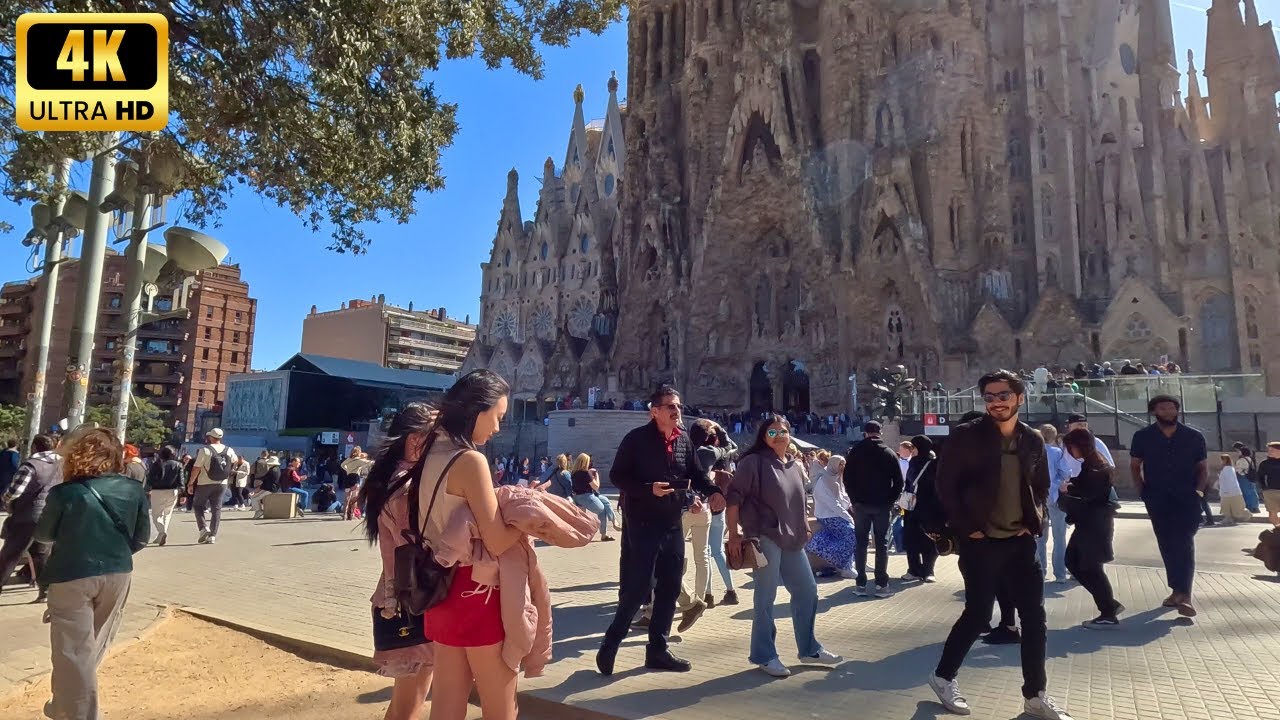 Walking Tour in Central Barcelona.☀️ Friday Spring Walk in Barcelona | Sagrada Familia [4K]