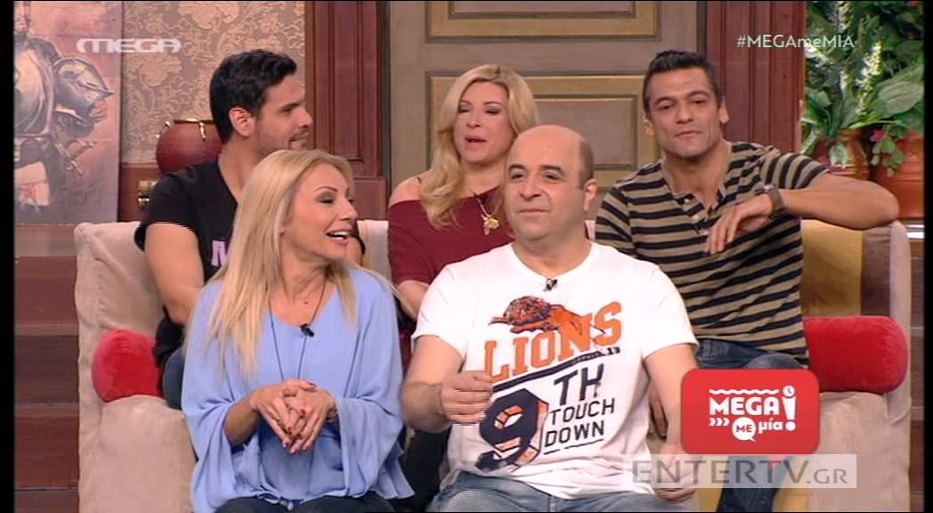 Entertv: Ο Ουγγαρέζος... ερωτοτροπεί με την Τσαβαλιά και ο Σεφερλής τους διώχνει από τον καναπέ!
