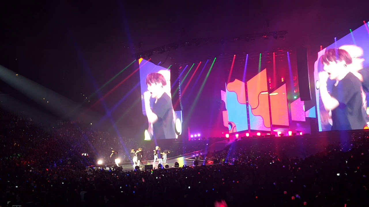 BTS WORLD TOUR STAPLES CENTER LA 