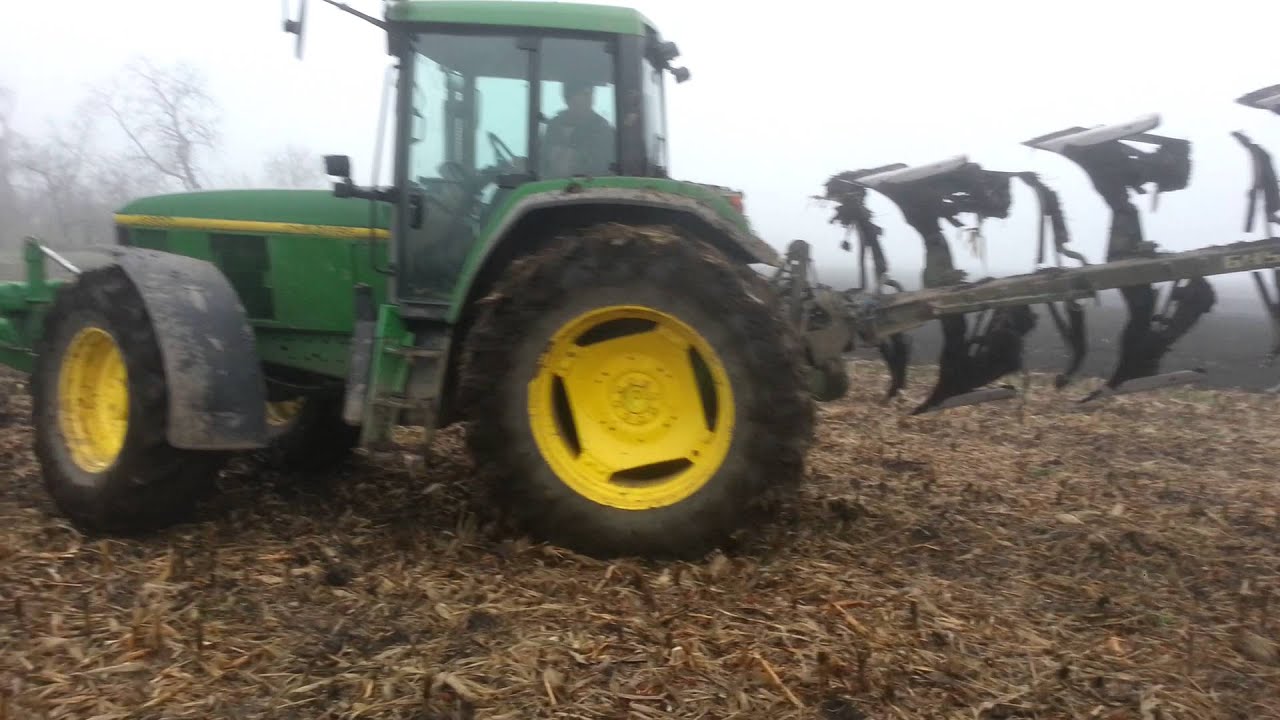 John Deere 6800 szántás.