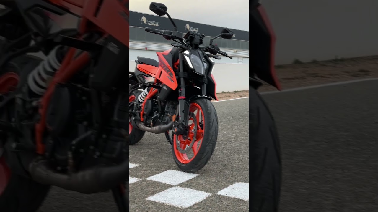 30 years of the KTM DUKE!