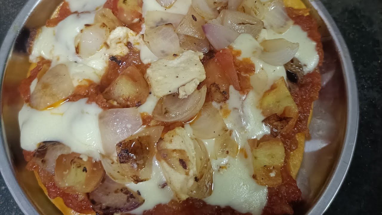Tava pizza making #love #pizza #yum #valentinesdayspecial