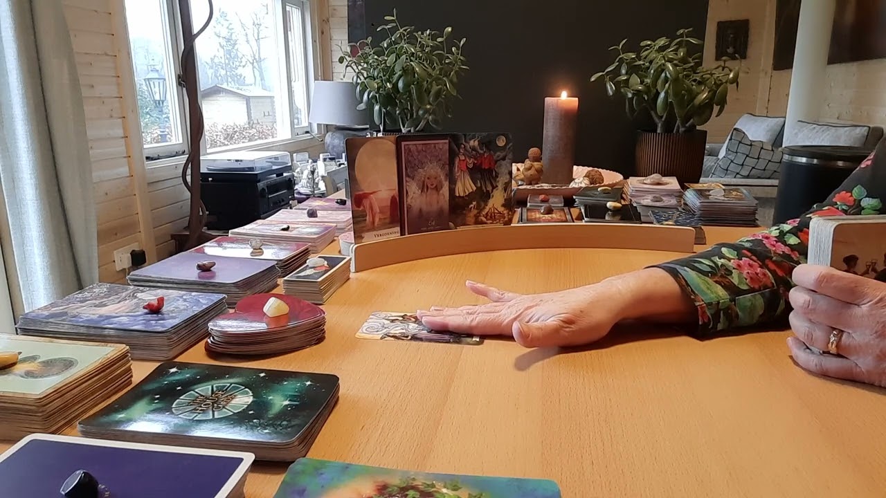Steenbok♑ jaarlegging 2025✨Geluk vinden in jezelf, verzoening🍀Inzicht over deze connectie🌕🐉💫❤️