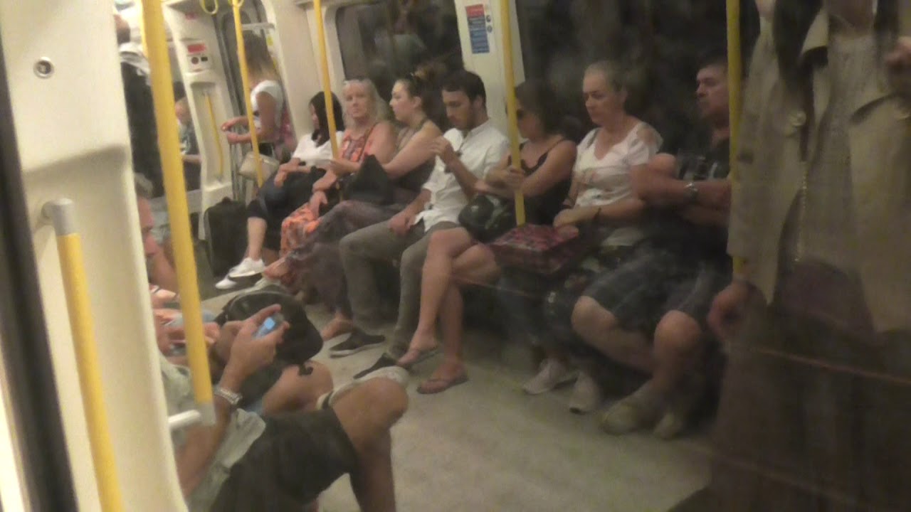 Journey on District Line from South Kensington to Westminster