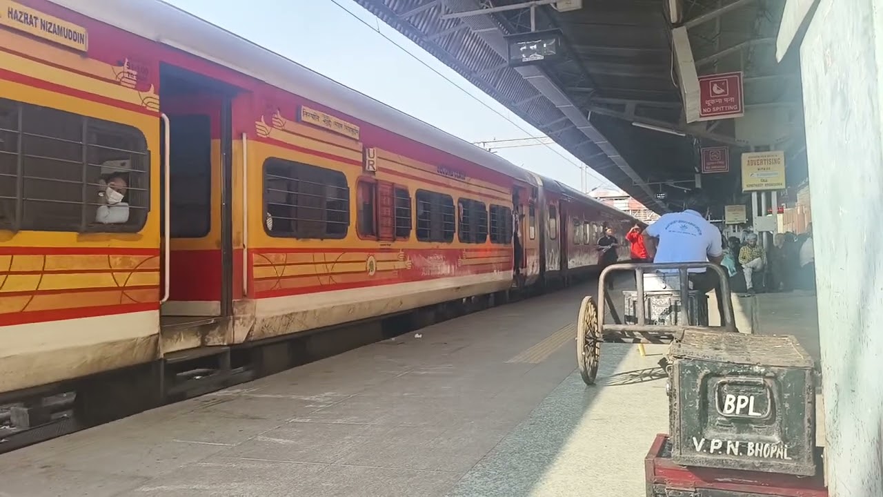 Hazard Nizamuddin to tirupati Ap express departure at bhopal junction 