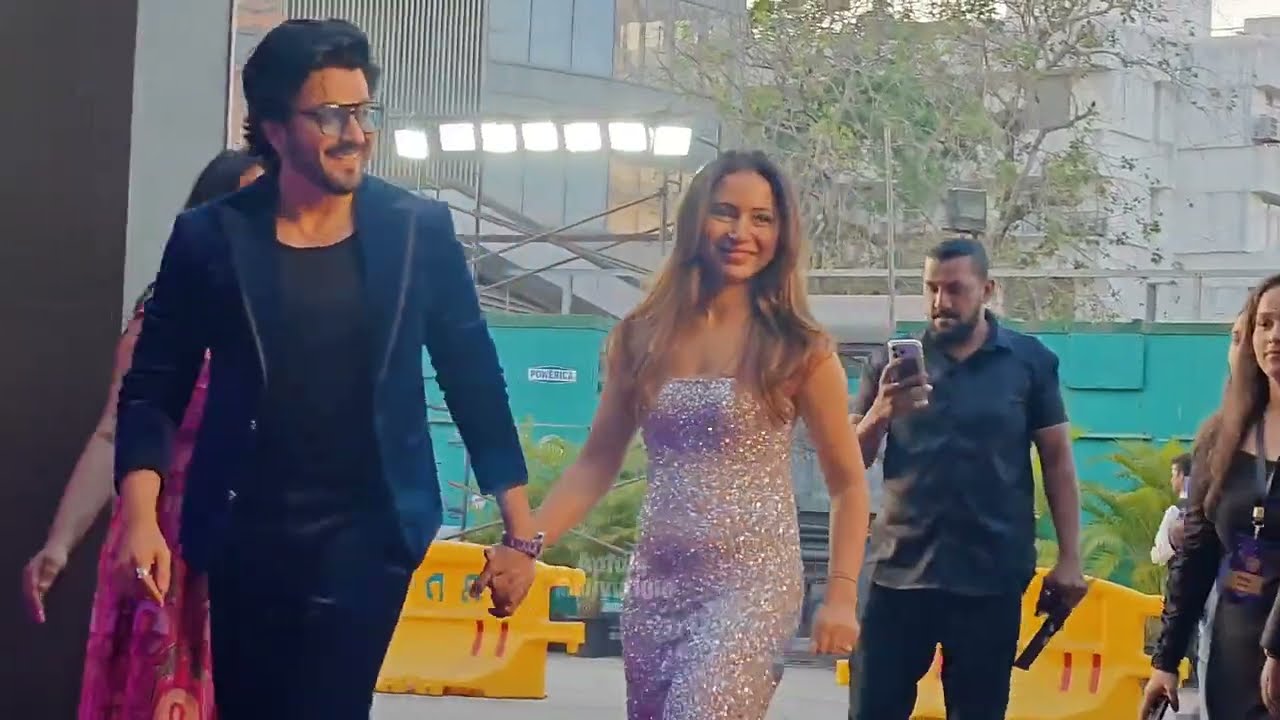 Dheeraj Dhoopar With Wife Vinni Arora Lovely Moments at 24th Zee Cine Awards 2026 | 