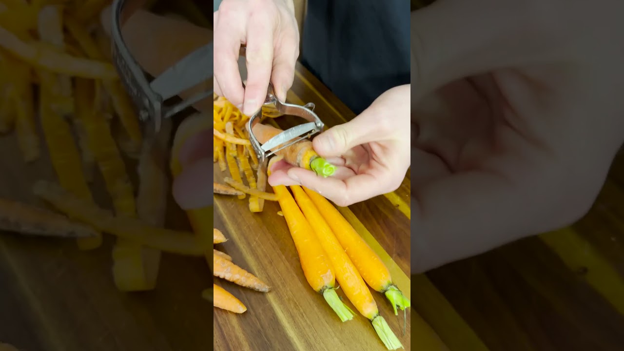 L&eacute;gumes d'hiver r&ocirc;tis au four, pesto et cr&egrave;me de s&eacute;same