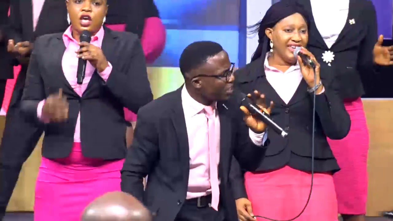 Watch Utibe Okon singing powerful soul lifting worship at Power City International, Uyo