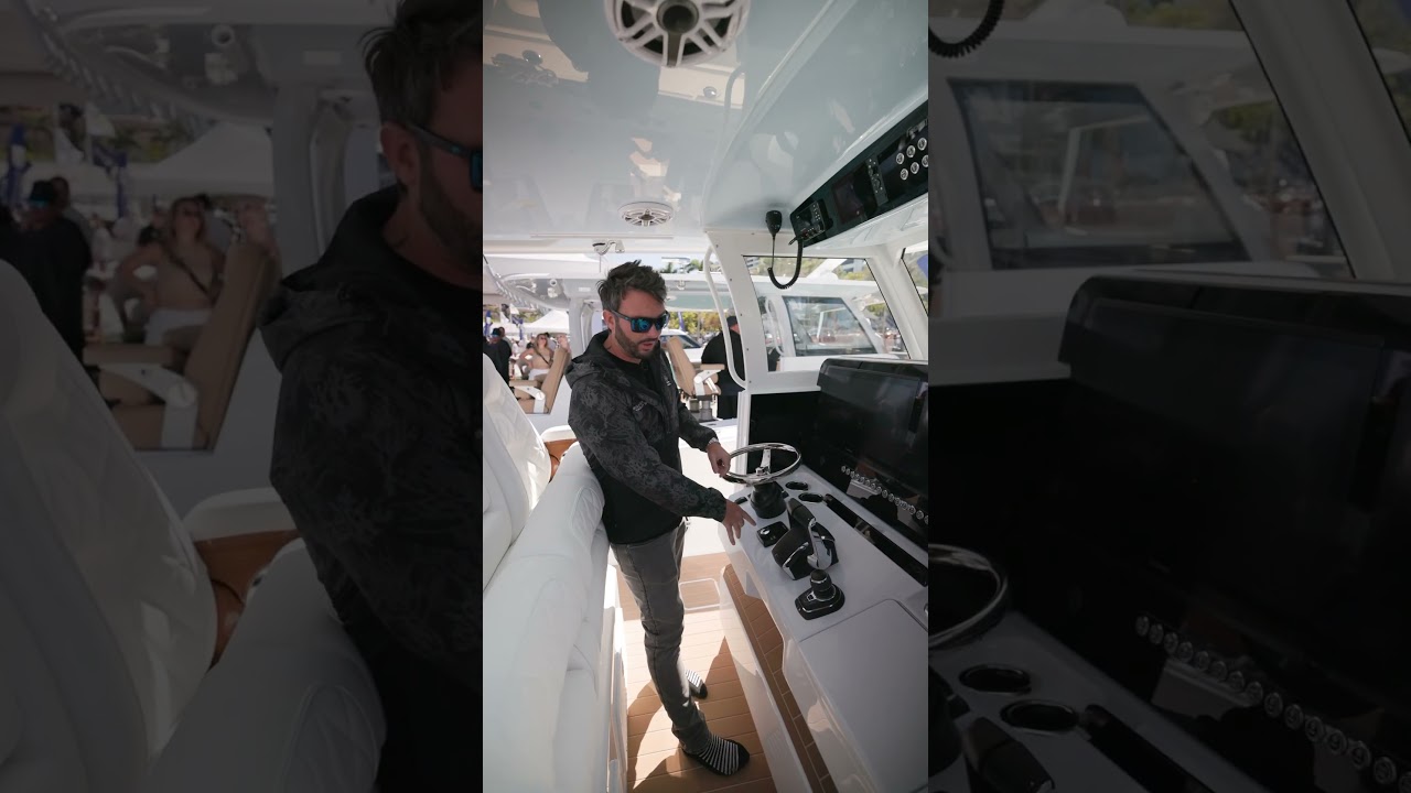 Freeman Boatworks 38 Dual Row Seating! Walk Through Video Tour By Silver King Yachts! #freemanboats