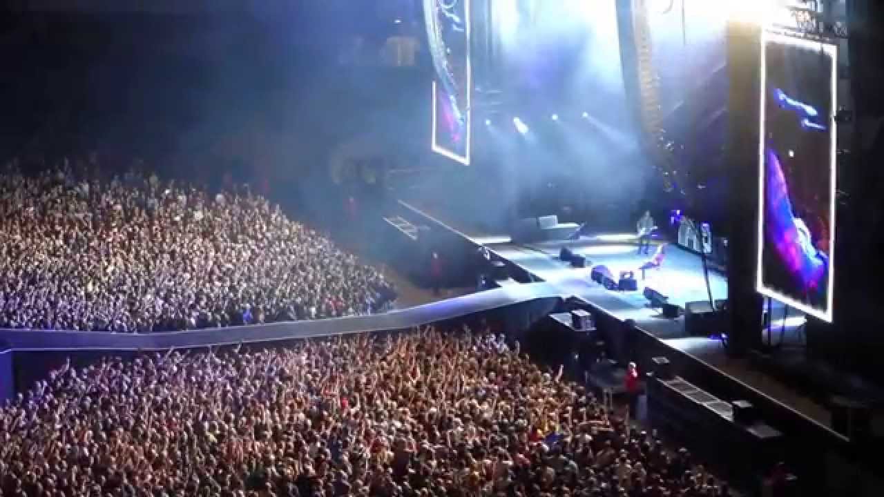 Foo Fighters Best of You (Dave Grohl broken leg) at Ullevi Gothenburg Sweden.