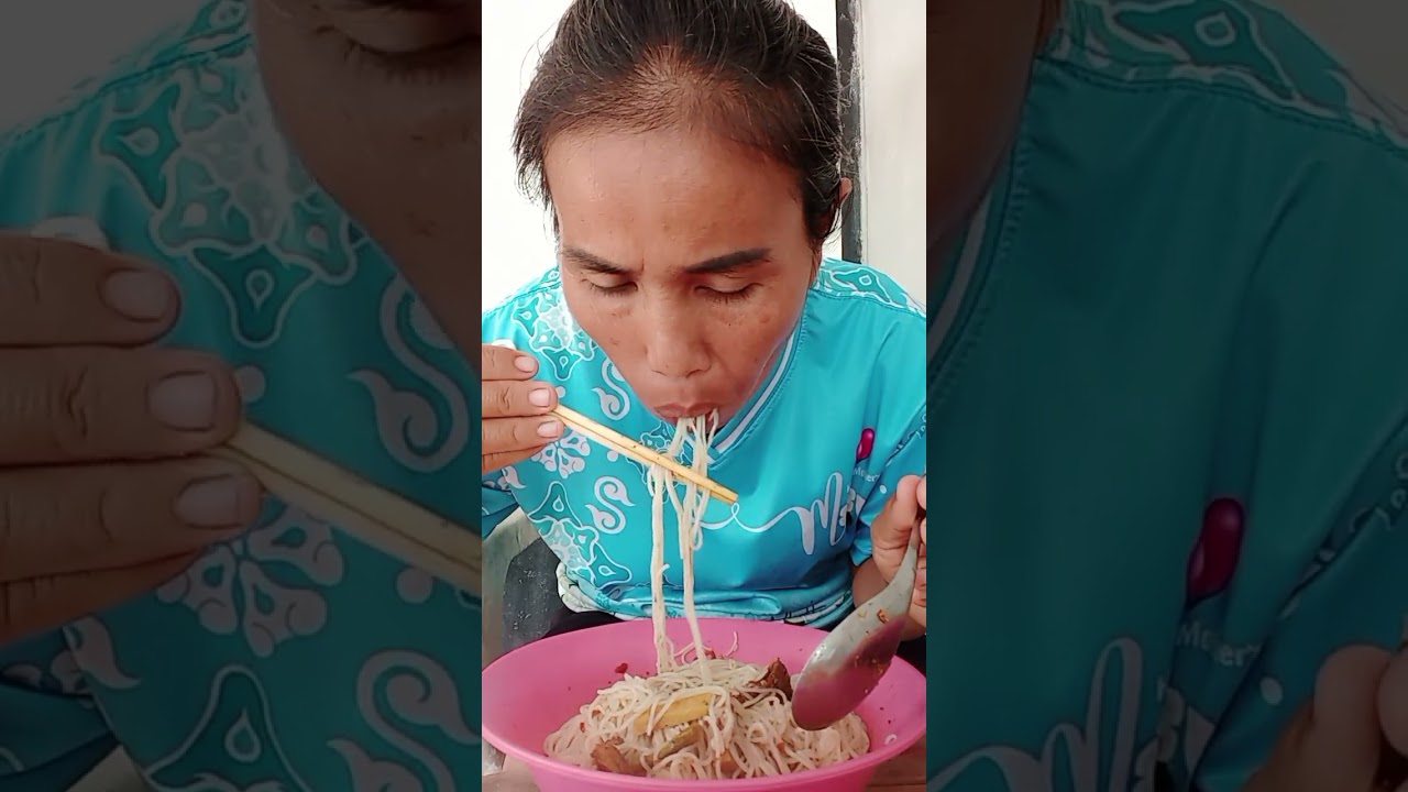 ขนมจีนแกงไตปลาอร่อยมากเลยค่ะ