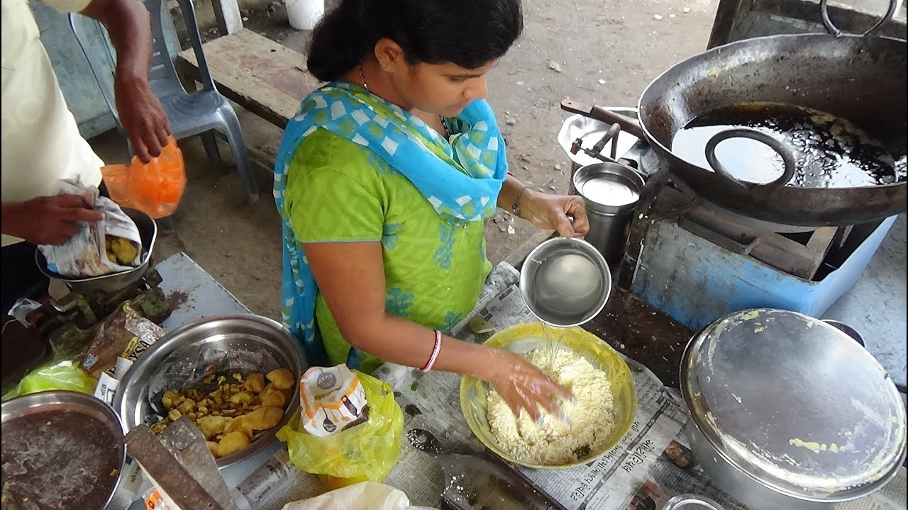 Methi na Gota & Potato Pakoras (Batata na Bhajia) Indian Street Food Stall Gujarati Recipes, Kadod.