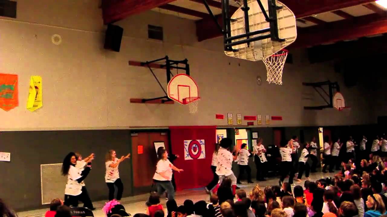 Tobias Teachers do Thriller