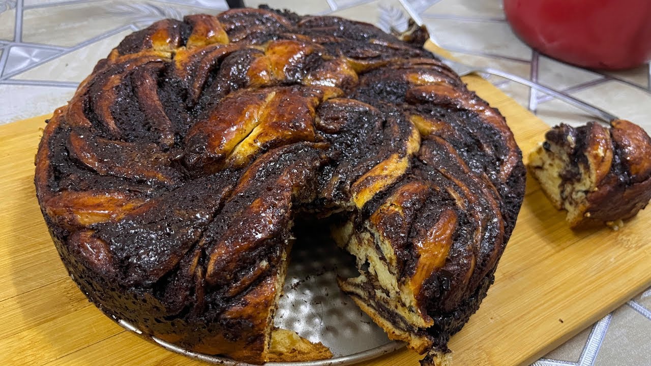 Best Chocolate Babka Recipe | Chocolate braided swirl bread | Food encircle