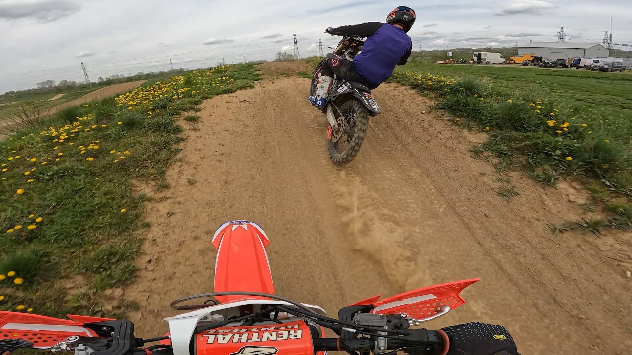 HONDA CRF 250 VS HONDA CRF 250 | SZYBKA JAZDUNIA PO TORZE MX