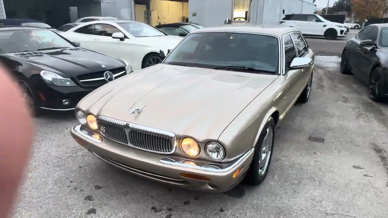1998 Jaguar XJ8 Vanden Plas