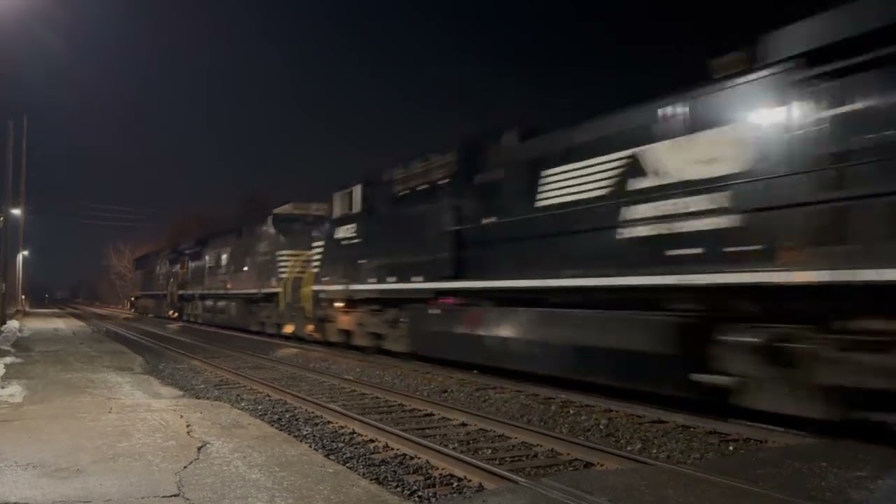 NS 25G with 8184 (Altoona - Landmark Series)